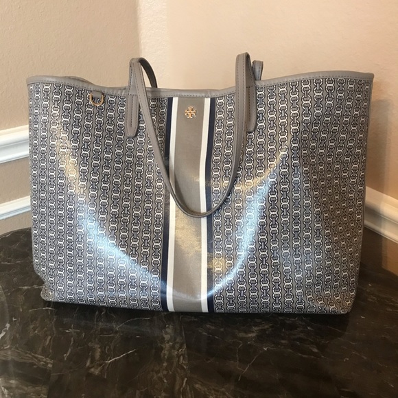 Tory Burch Handbags - Tory Burch Gemini Link Tote